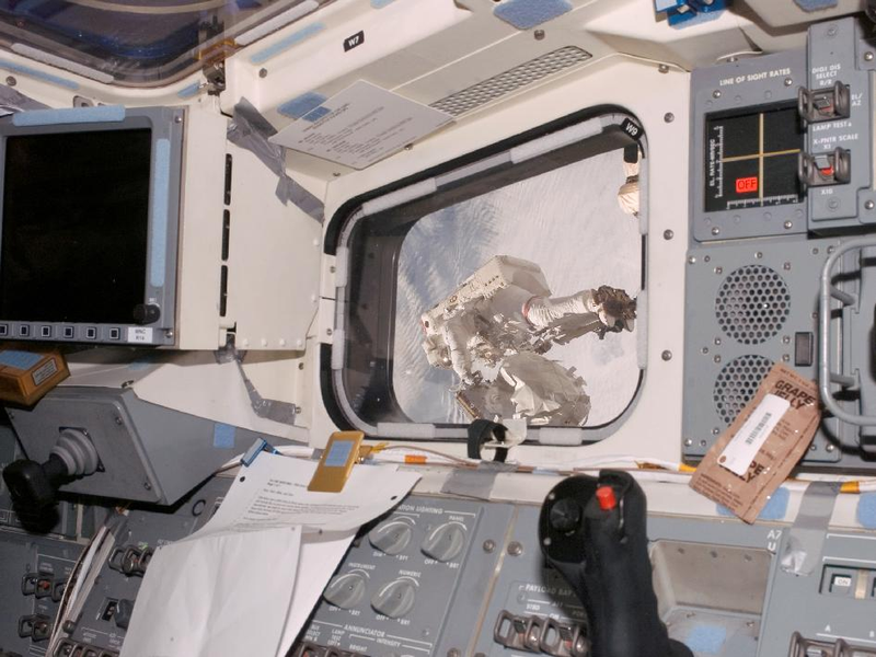 Illustration for article titled Astronauts Have Done So, So Much With Duct Tape And Electrical Tape